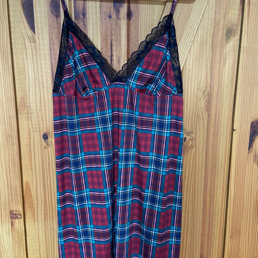 La Vie En Rose Red Plaid Chemise with Black Lace Trim size large